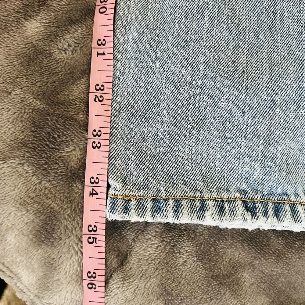 Levis 550 Jeans Men's Size 36 x 34 Light Wash Relaxed Fit Denim Pants *Flaw*